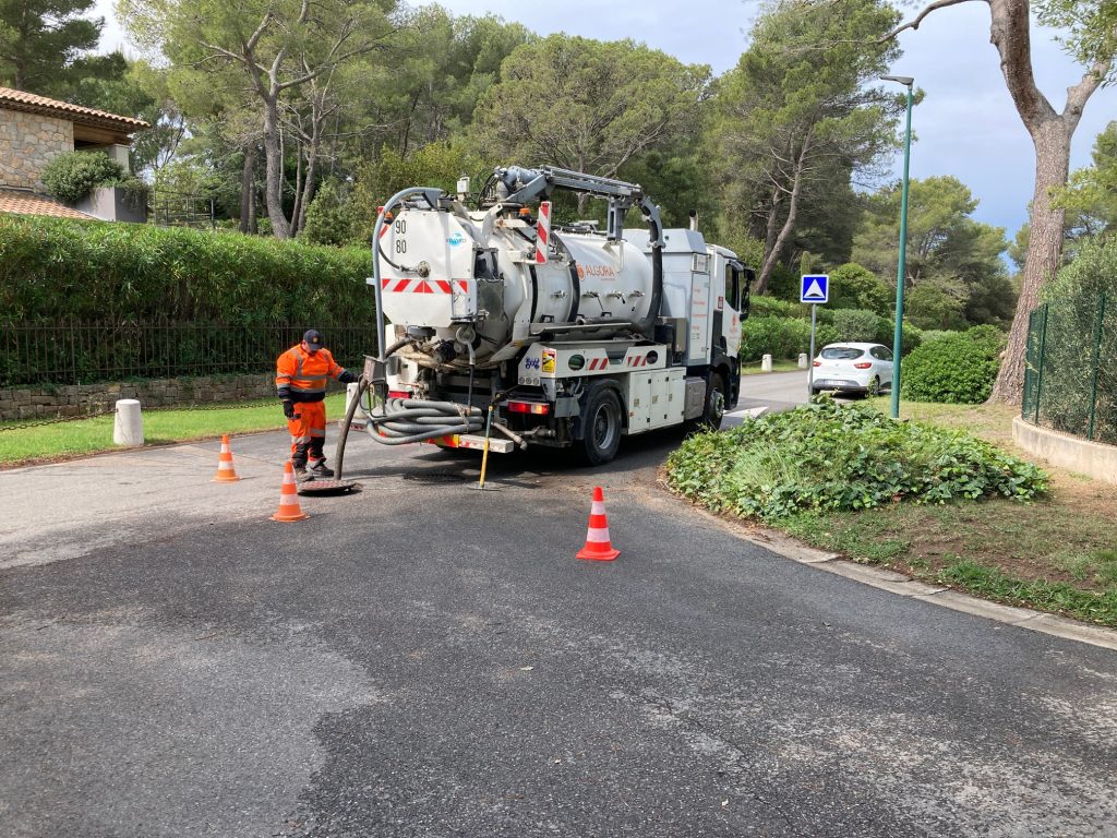 Intervention d’un spécialiste en assainissement Algora Environnement.